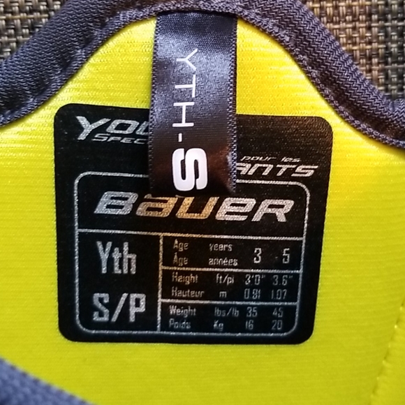 BAUER Youths Shoulder Pads (Age 3-5 yrs Old) - Picture 4 of 7